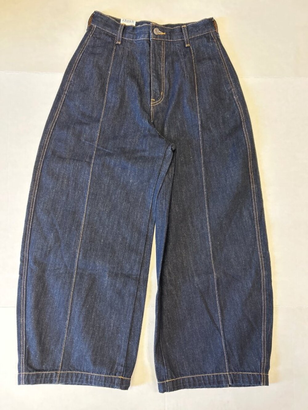 MOUSSY Pin Tuck Cocoon Straight Barrel Jeans One Wash Size 1 NWT - Picture 2 of 5